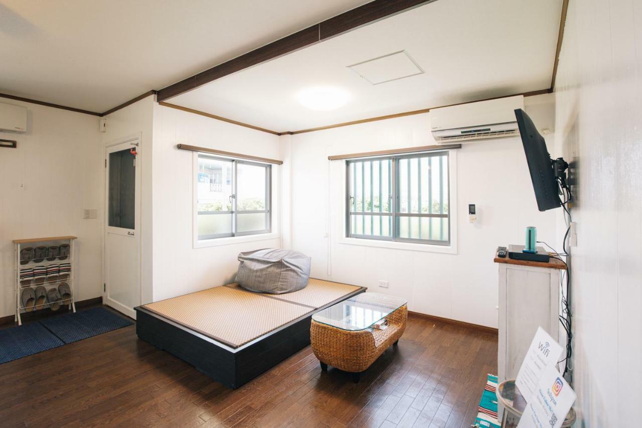 Whale Okinawa Hotel Kadena Екстериор снимка