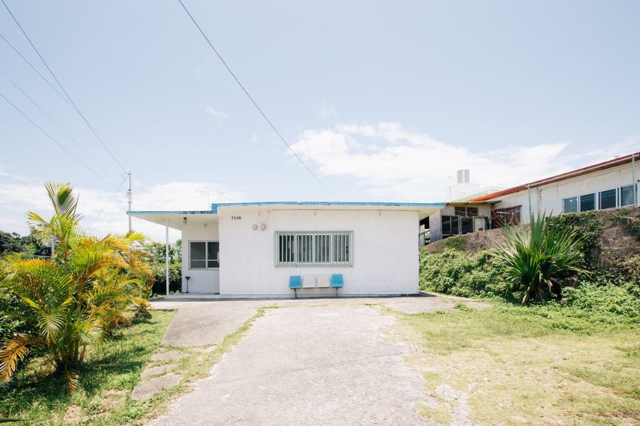 Whale Okinawa Hotel Kadena Екстериор снимка